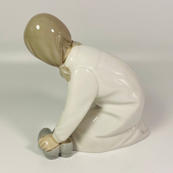 Retired VTG Lladro’ Little Girl With Slippers Porcelain Figurine Made 1977 -1984 - Picture 4 of 7